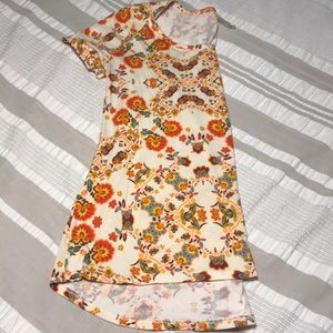 LuLaRoe Classic Tee.